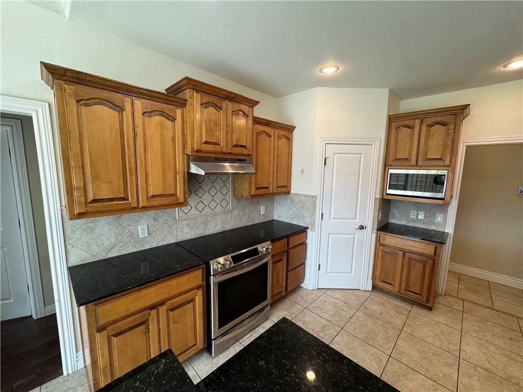 407 Lyndal Ln - Photo 7 of 41