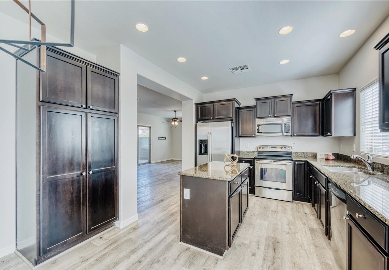 21130 N 36th Pl - Photo 4 of 27