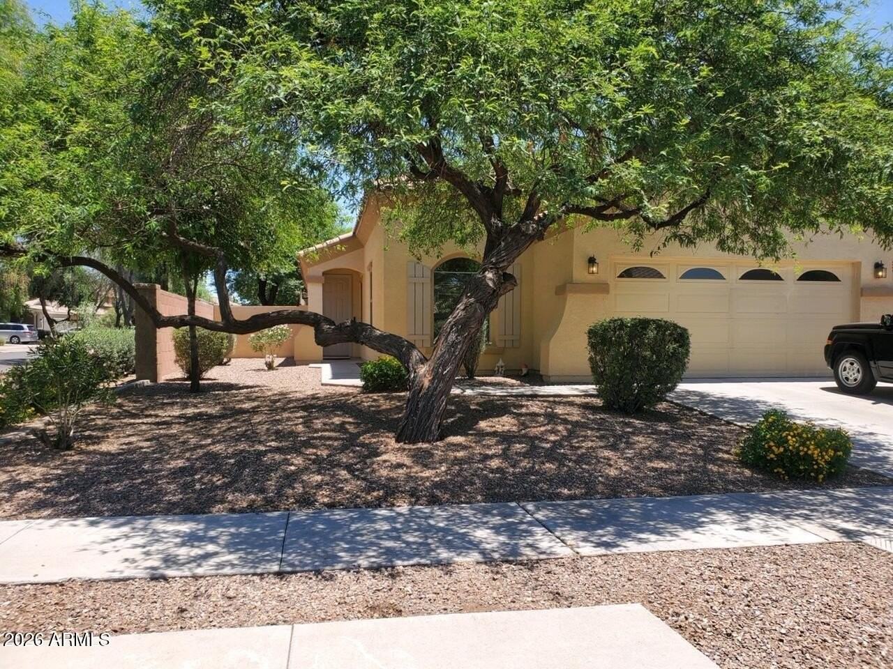 4043 S Vineyard Ave - Photo 3 of 30
