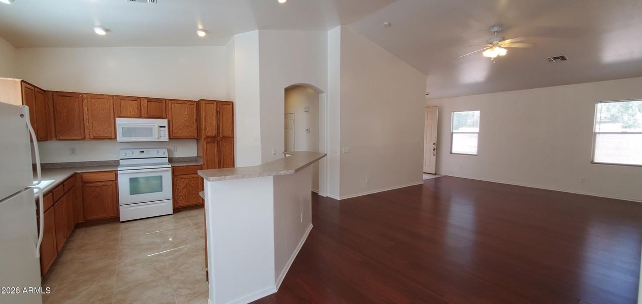 4043 S Vineyard Ave - Photo 4 of 30