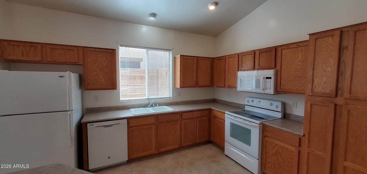 4043 S Vineyard Ave - Photo 5 of 30