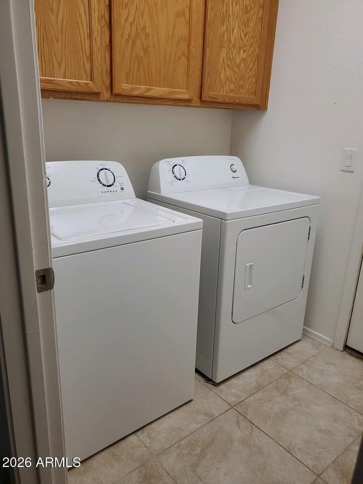 4043 S Vineyard Ave - Photo 6 of 30