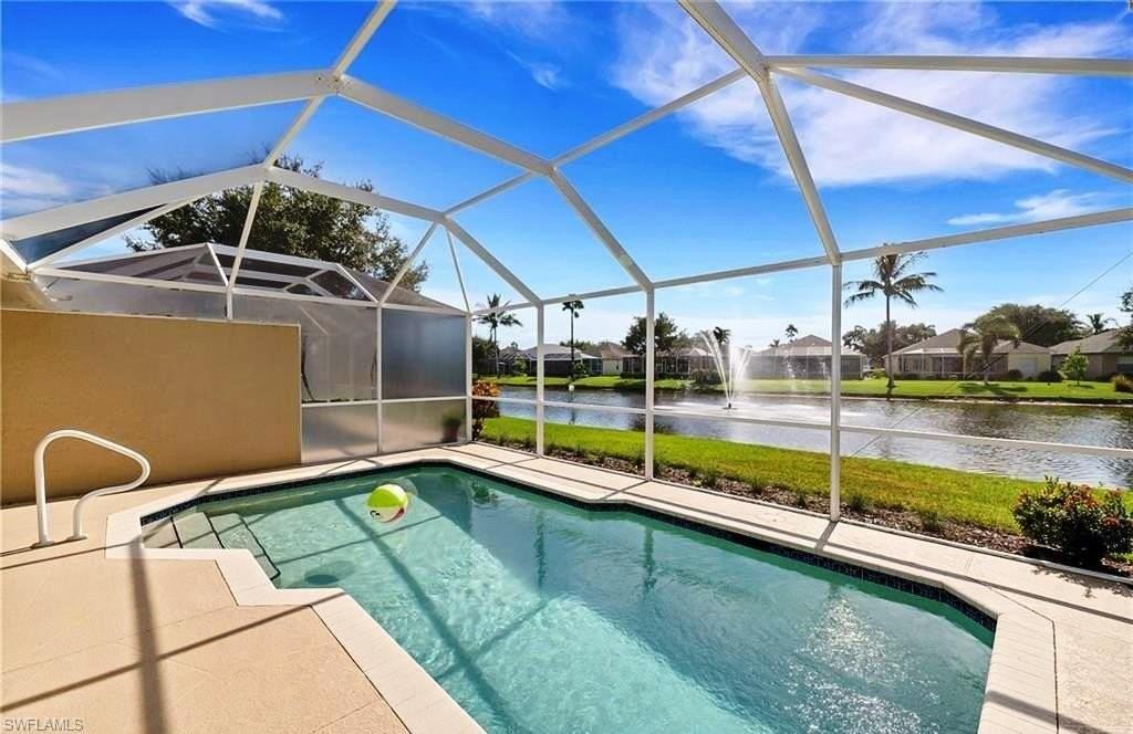 8216 Ibis Cove Cir #B215 - Photo 2 of 30