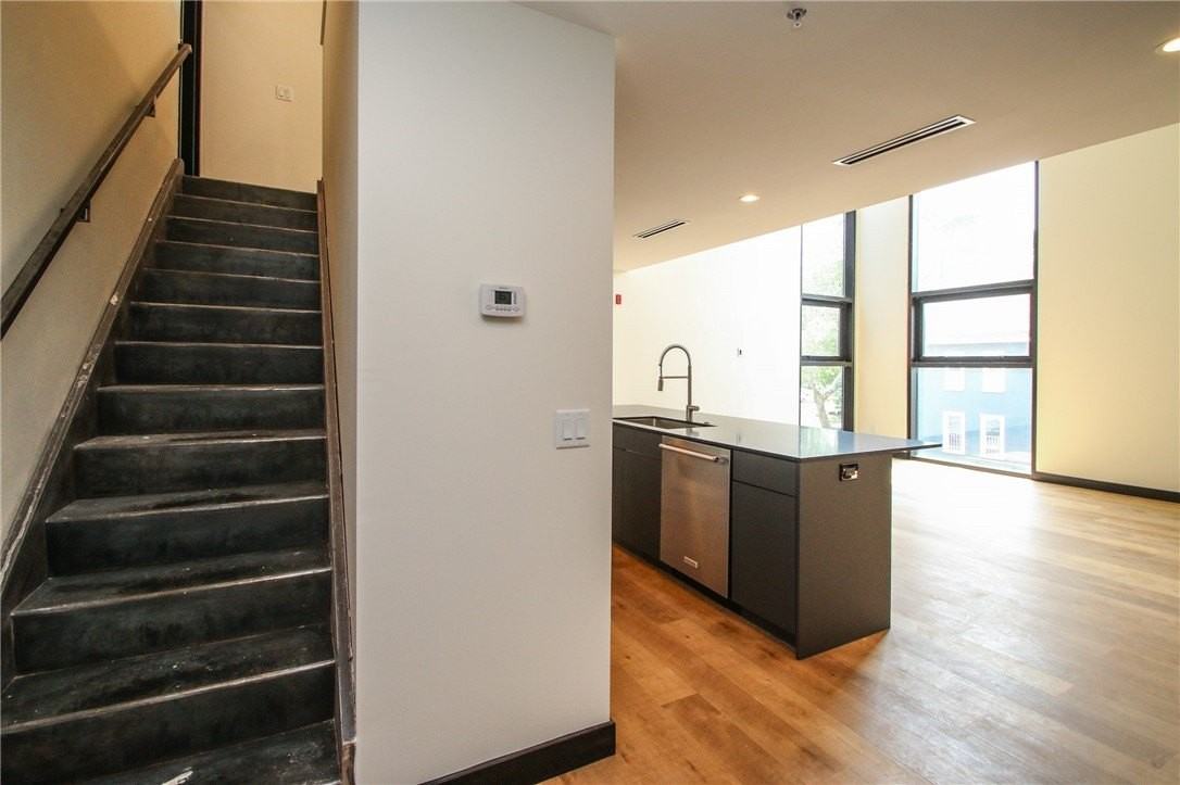 33 Russell St #202 - Photo 3 of 30