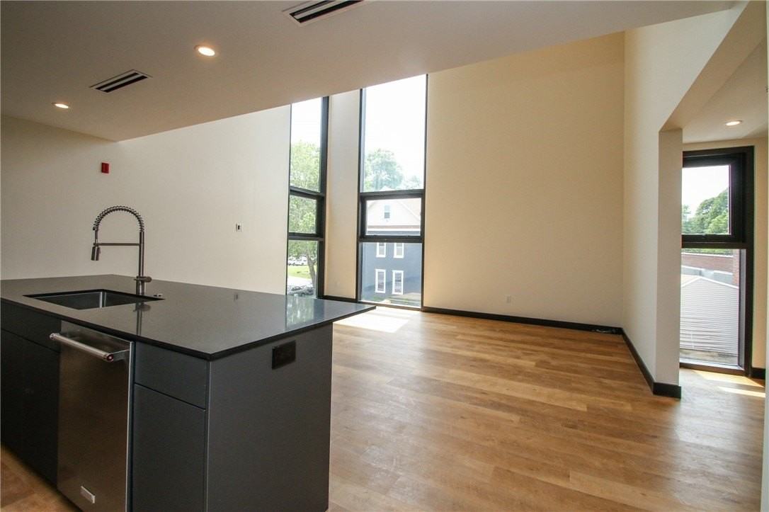 33 Russell St #202 - Photo 4 of 30
