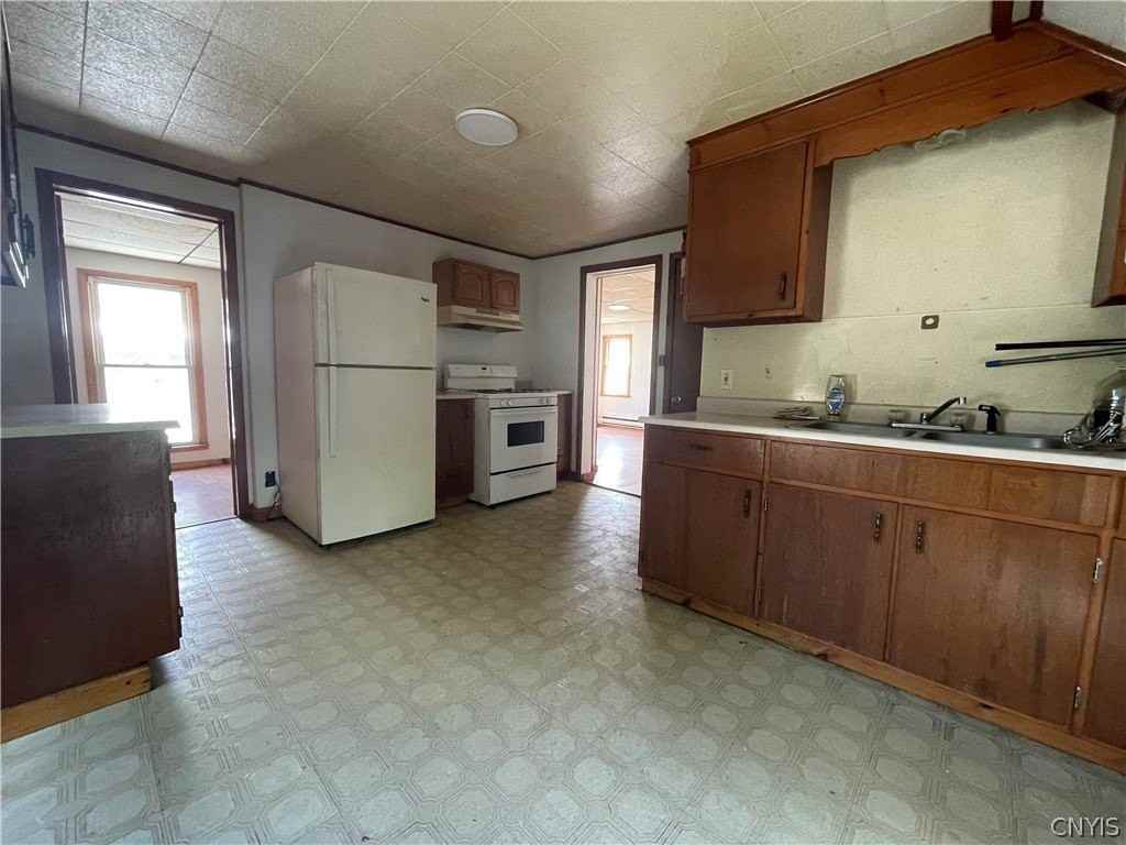 424 W Court St - Photo 7 of 8