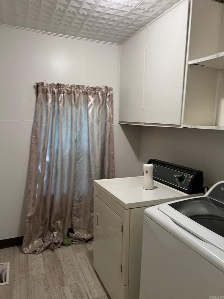 505 Girard St - Photo 6 of 9