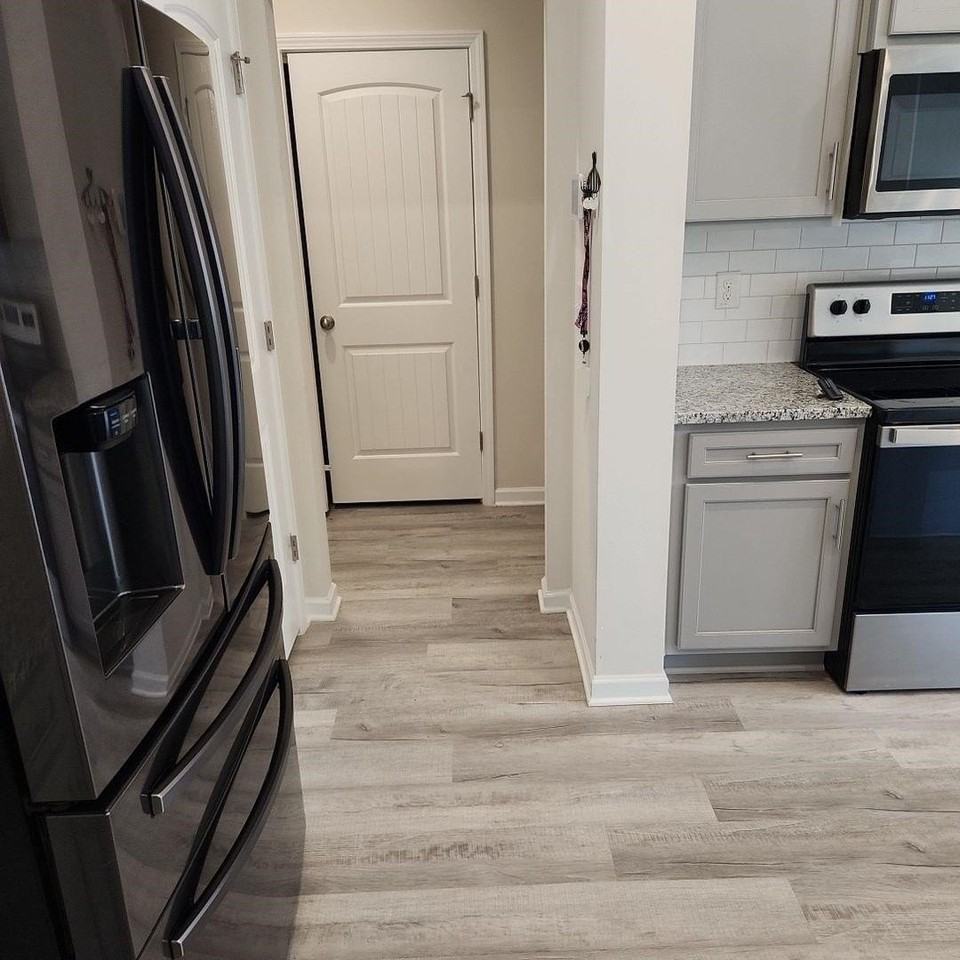 497 Hillsborough Dr - Photo 5 of 32