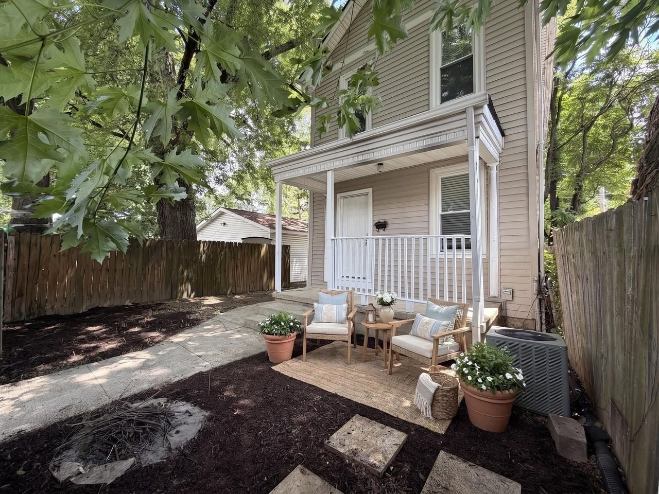 1068 Michigan Ave - Photo 2 of 19