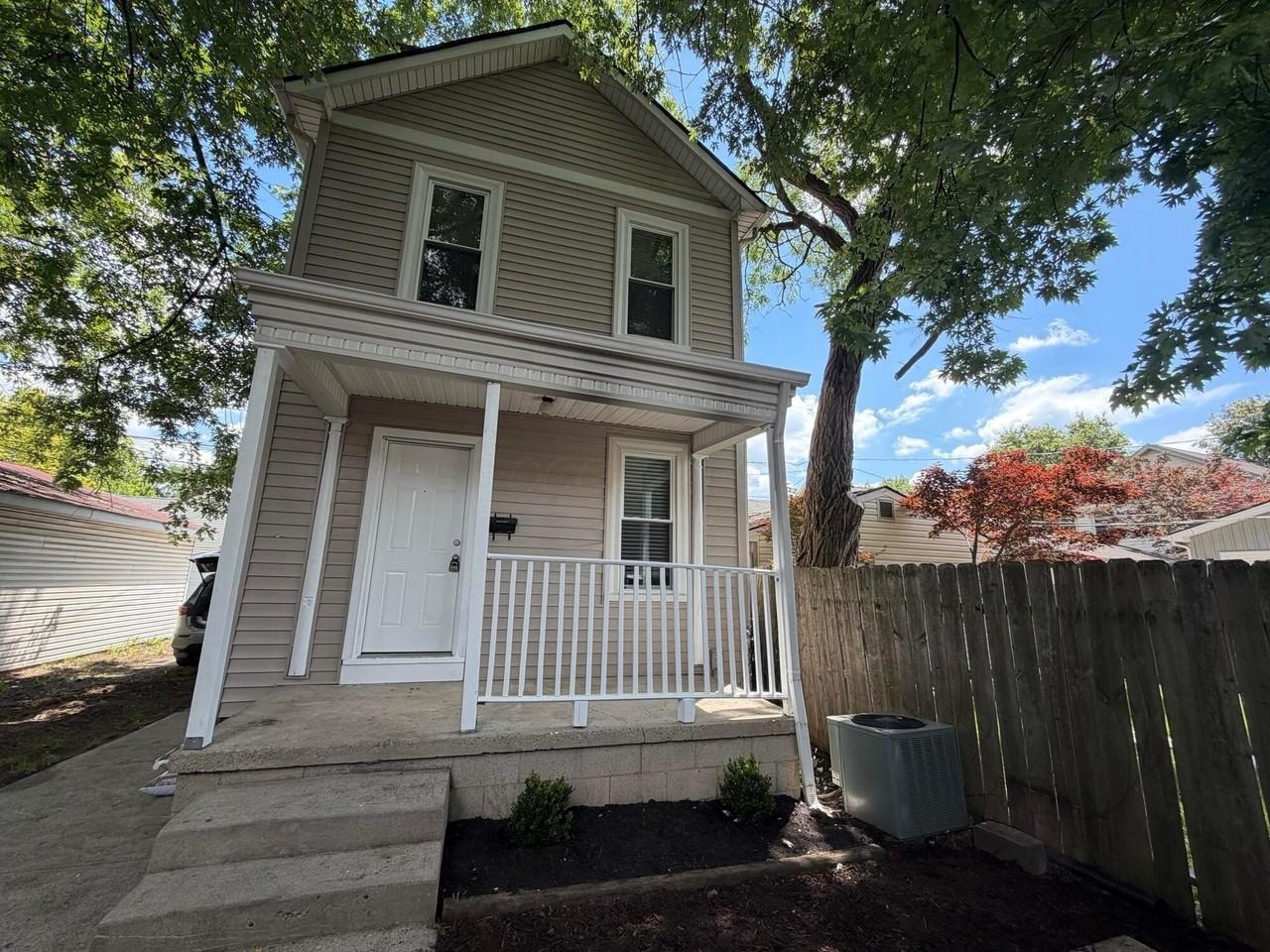 1068 Michigan Ave - Photo 3 of 19