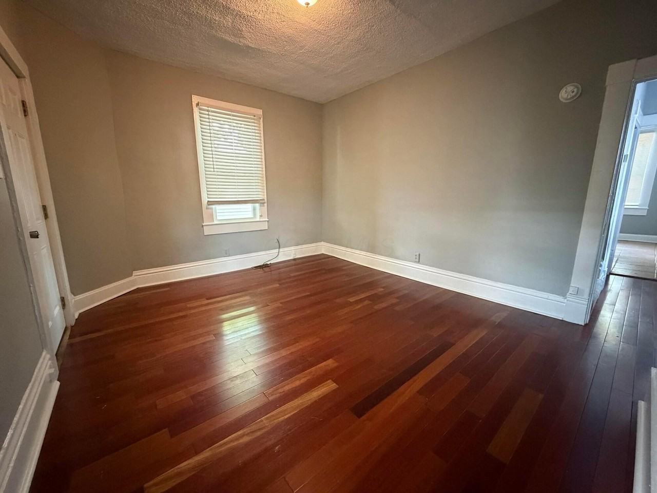 1068 Michigan Ave - Photo 5 of 19