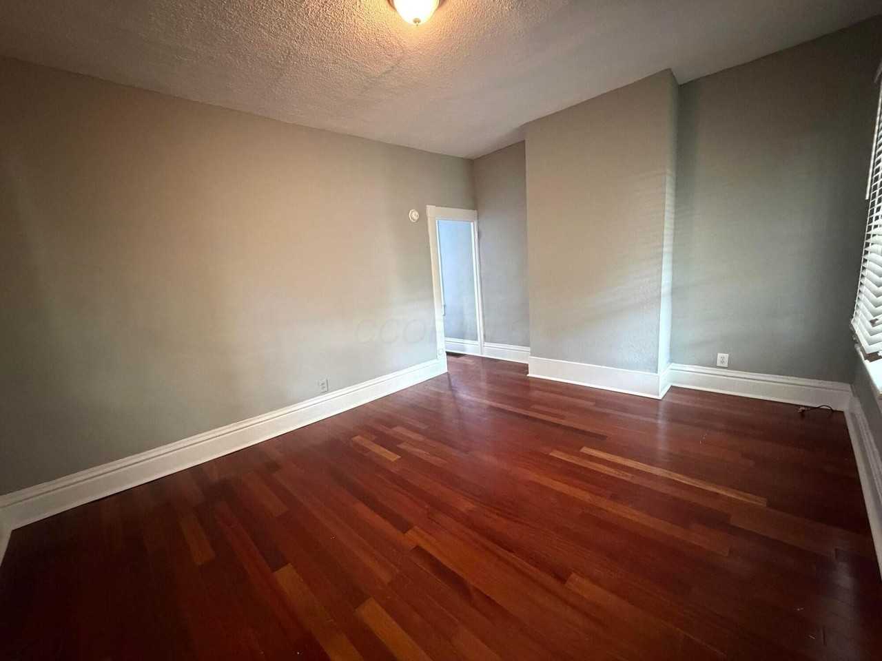 1068 Michigan Ave - Photo 6 of 19
