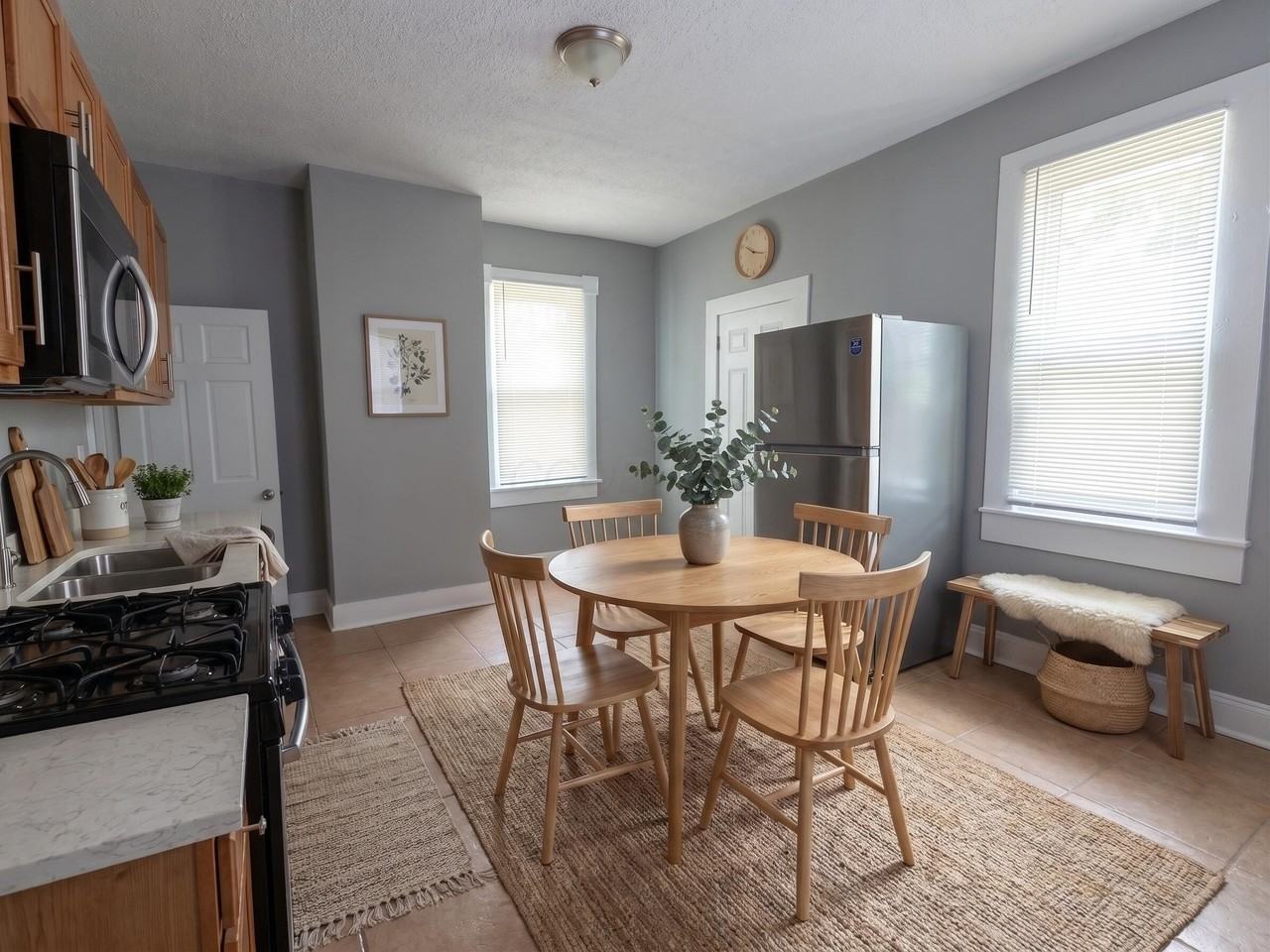1068 Michigan Ave - Photo 7 of 19