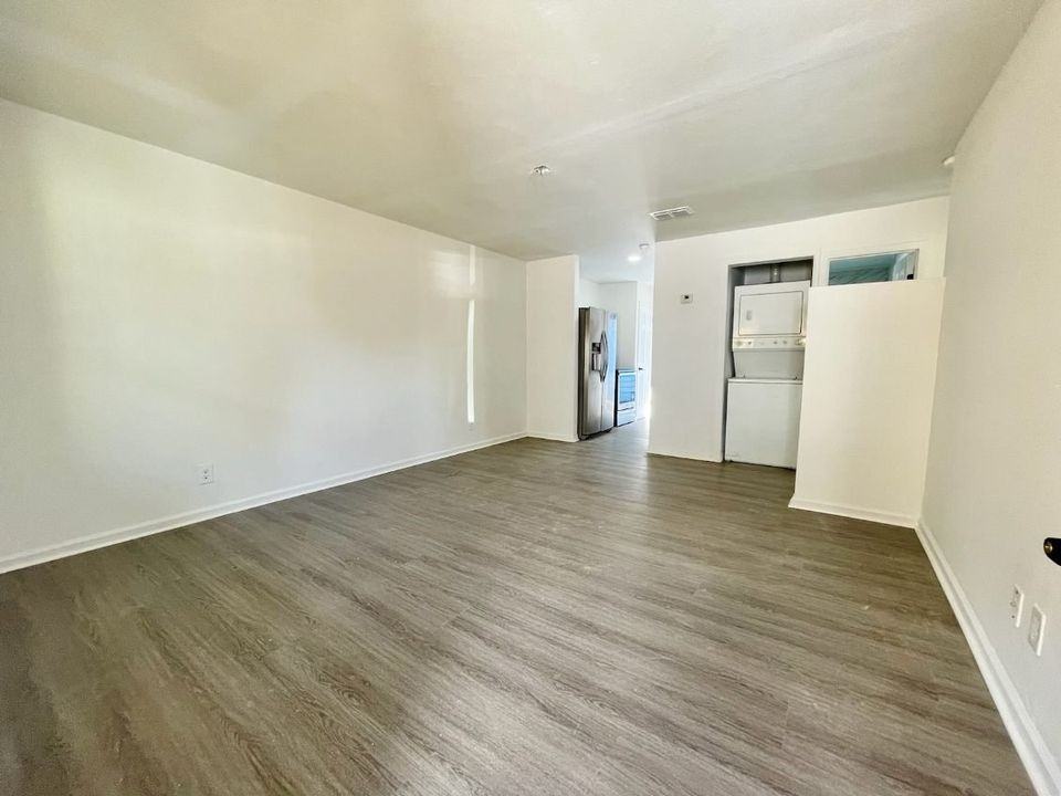 1110 W 8th St #NA - Photo 3 of 8
