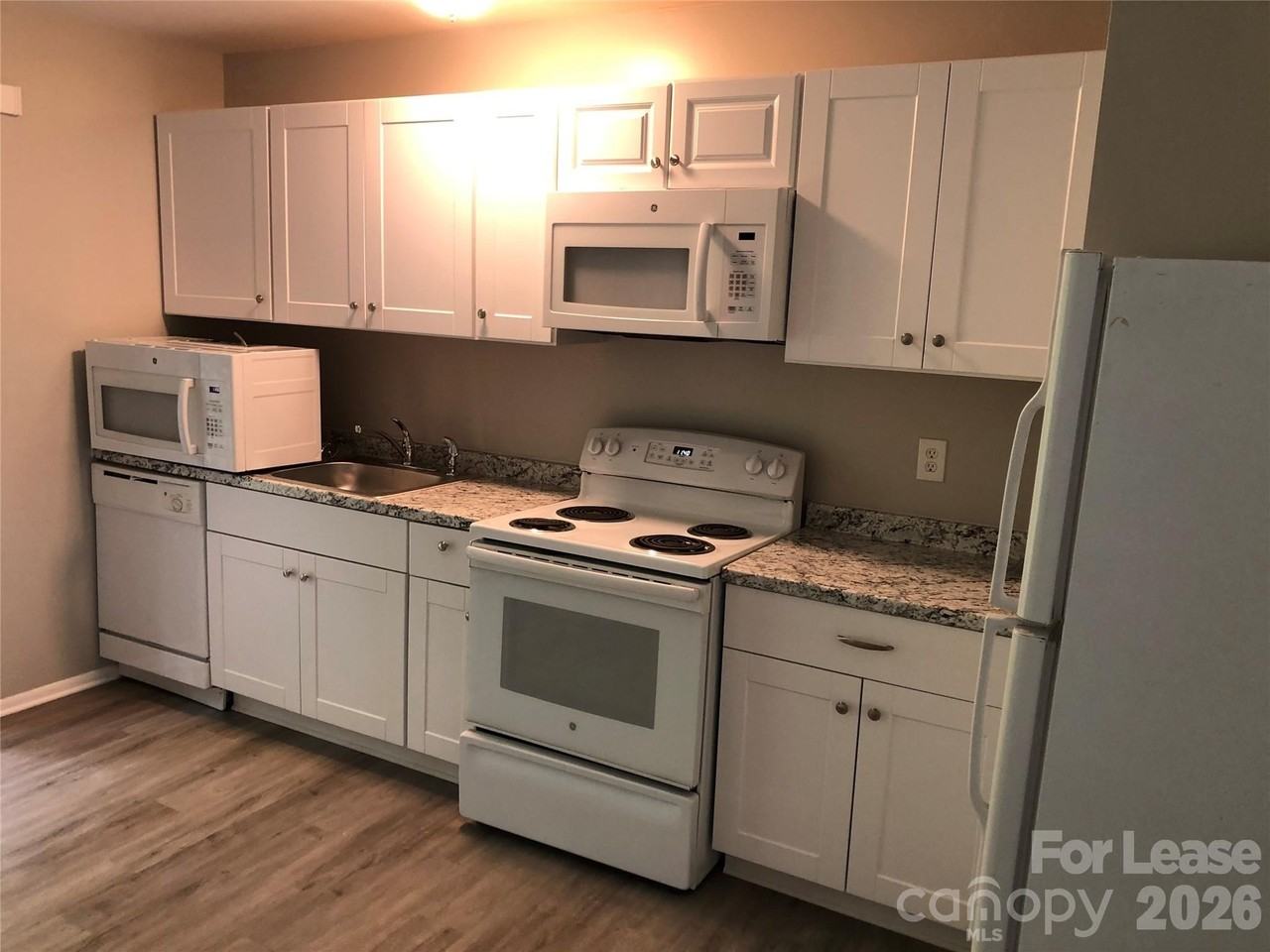 524 Blendwood Dr - Photo 4 of 14