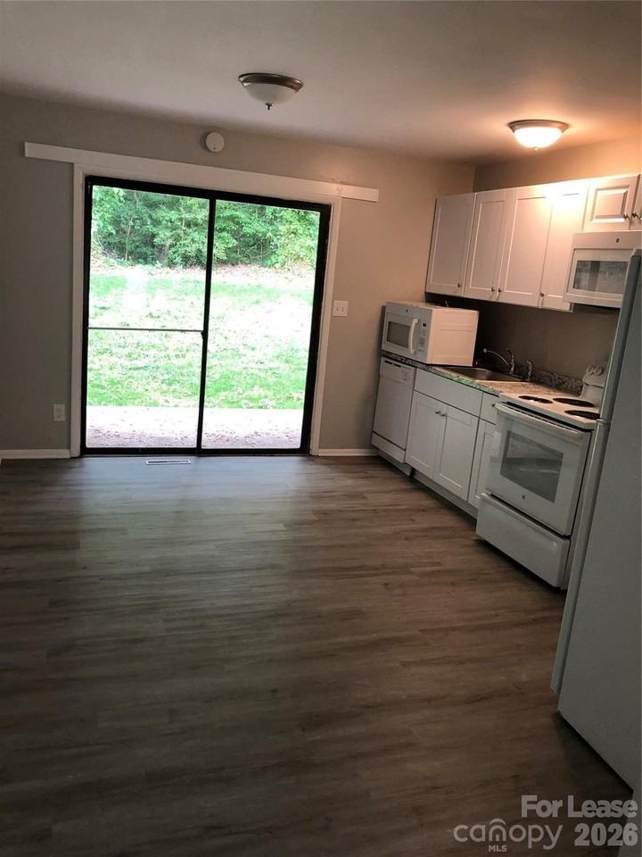 524 Blendwood Dr - Photo 5 of 14