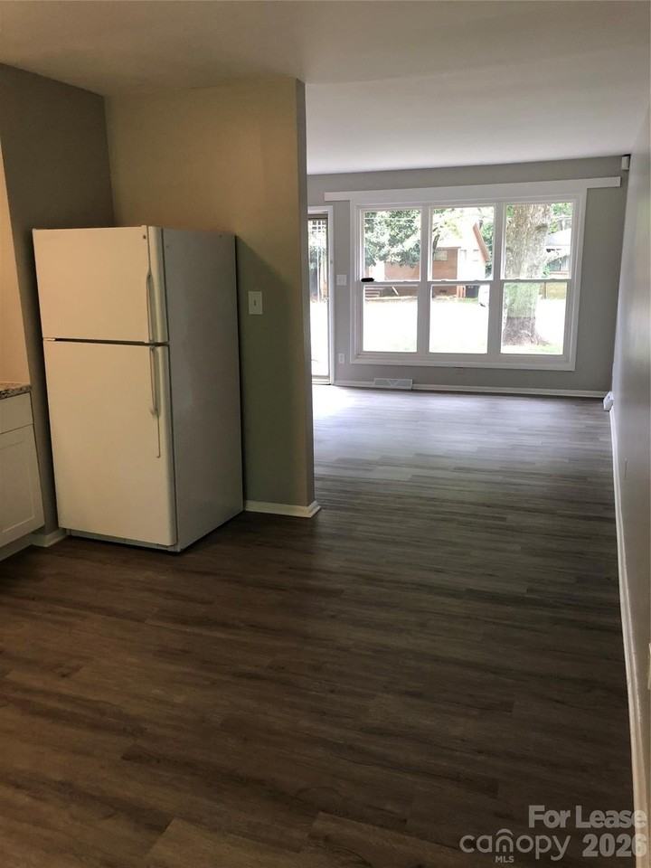 524 Blendwood Dr - Photo 6 of 14