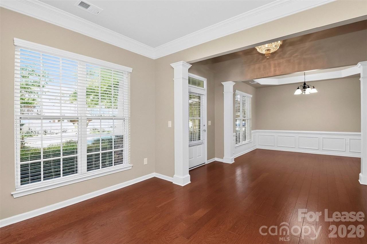 10229 Blairbeth St - Photo 4 of 41