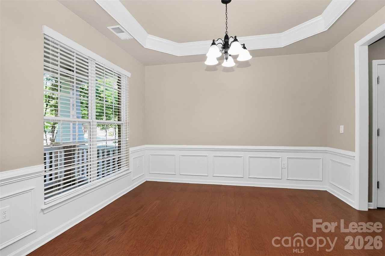 10229 Blairbeth St - Photo 6 of 41