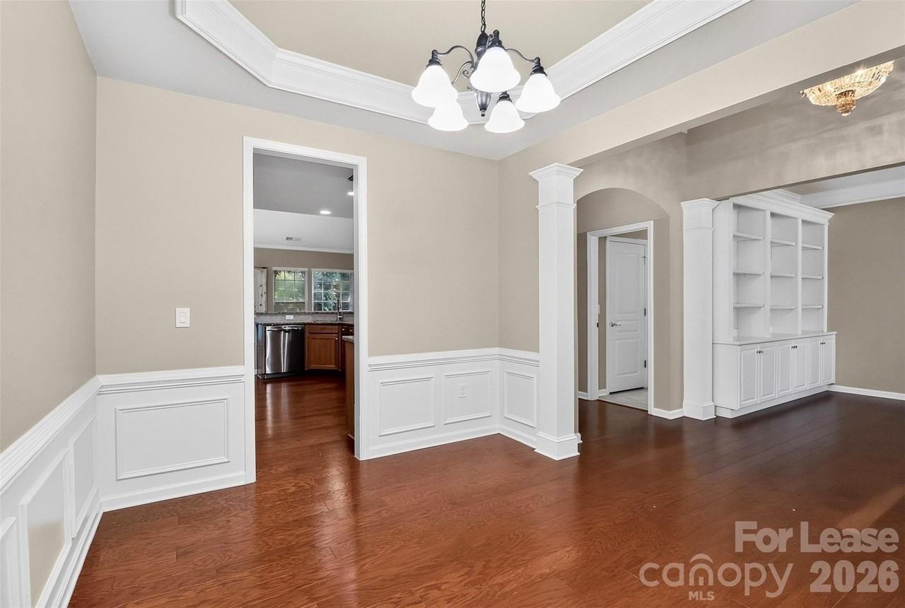10229 Blairbeth St - Photo 7 of 41