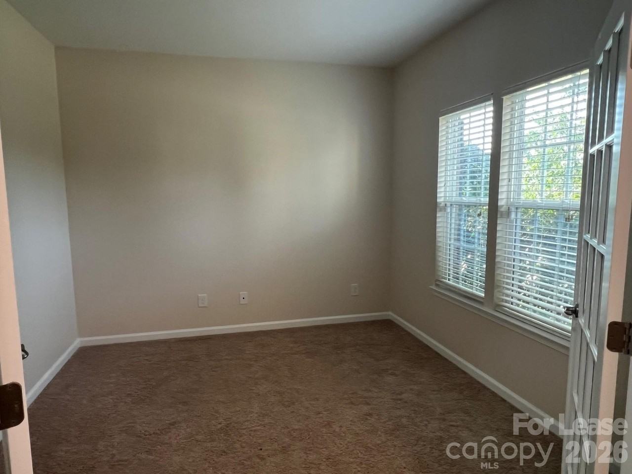 207 Elba Dr - Photo 2 of 20