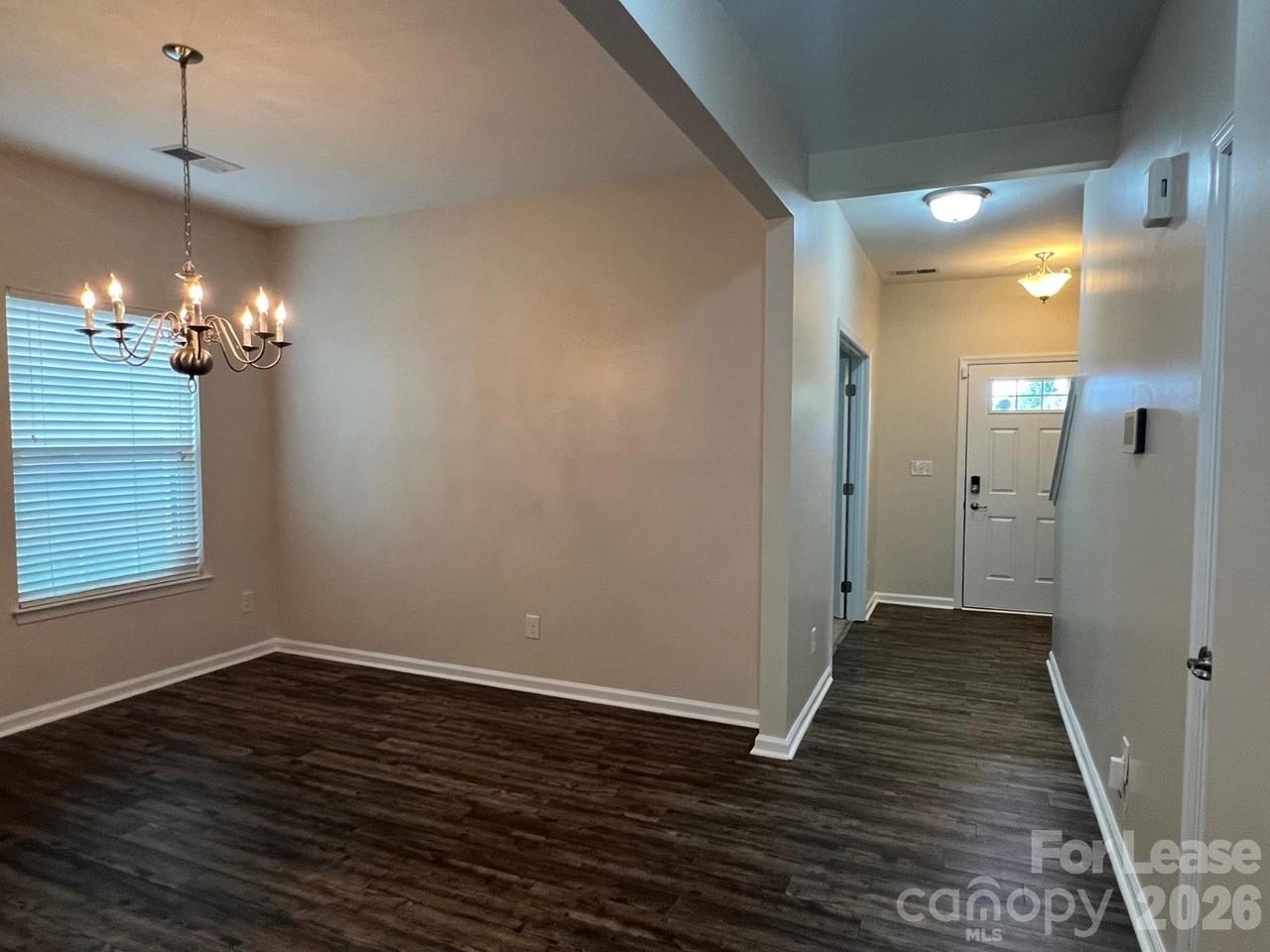 207 Elba Dr - Photo 4 of 20