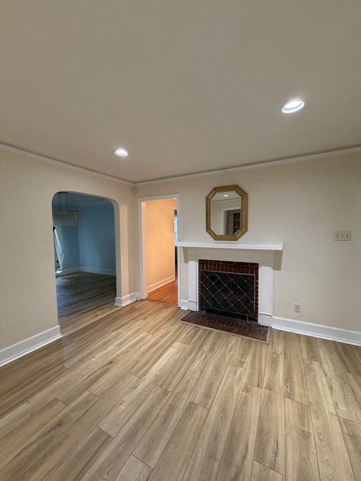 1206 E 52nd St #1 - Photo 2 of 26