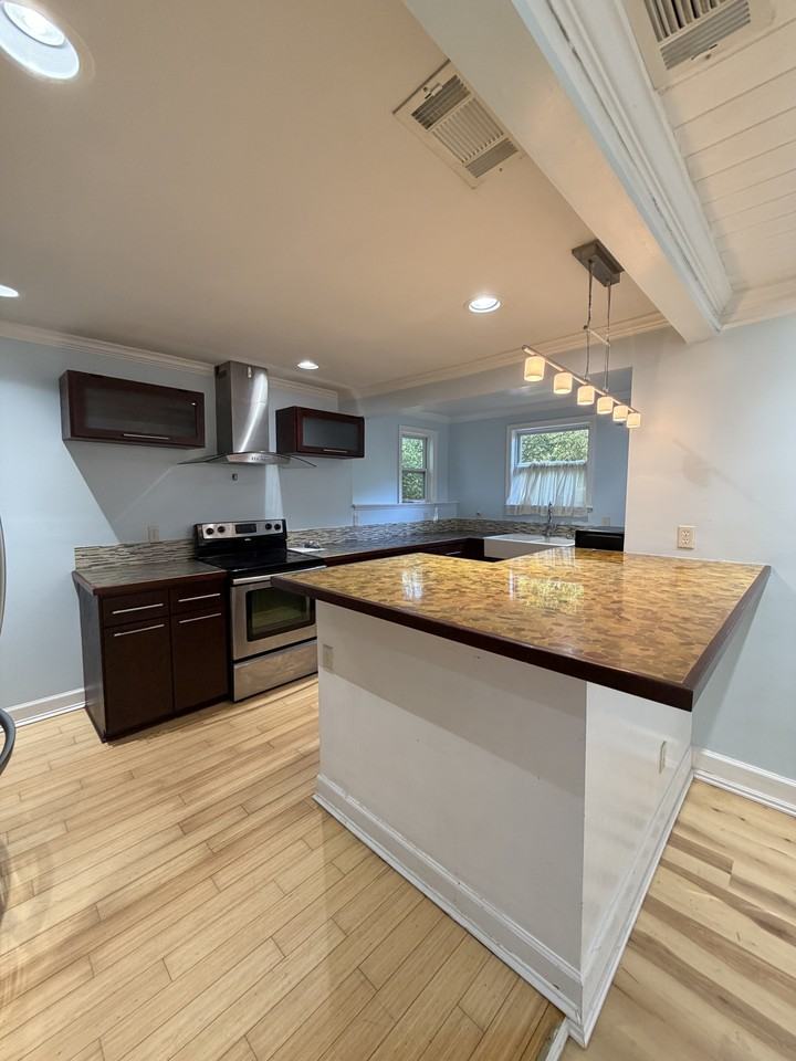 1206 E 52nd St #1 - Photo 5 of 26