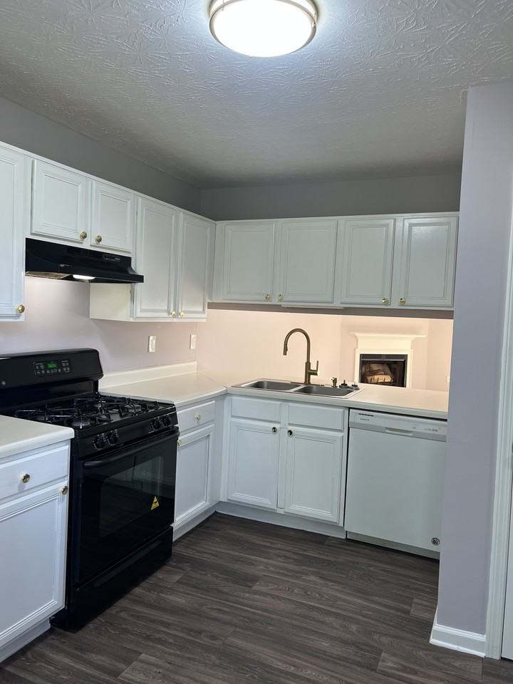 3179 Kingswood Gln #1 - Photo 3 of 10