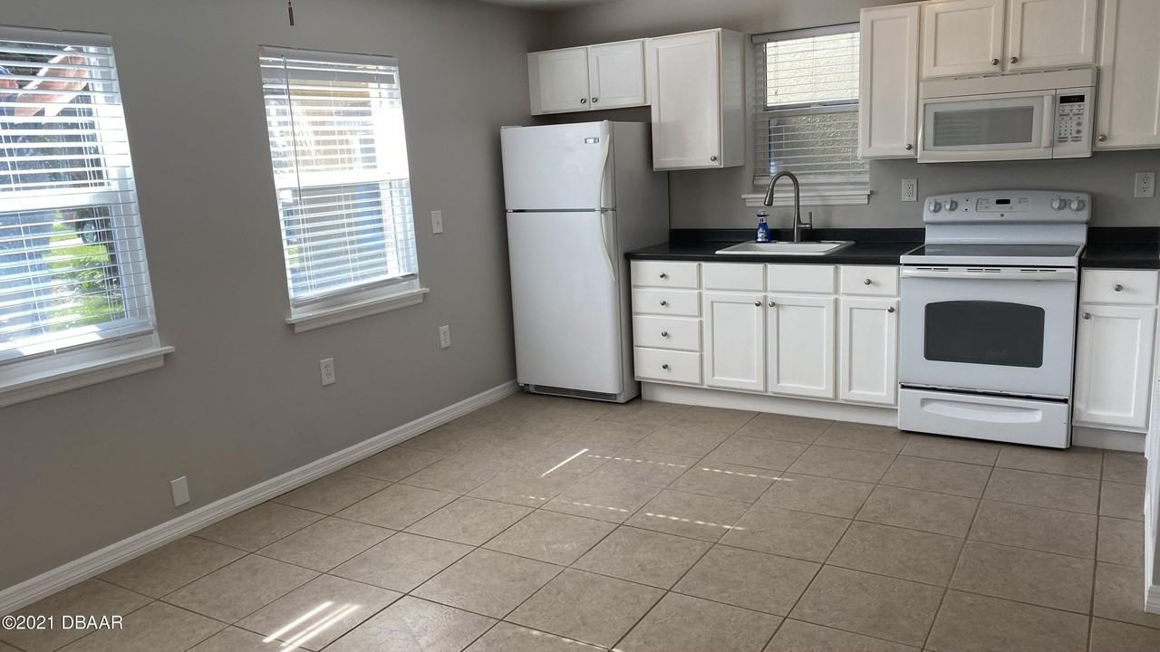 914 N Wild Olive Ave #910 - Photo 7 of 31