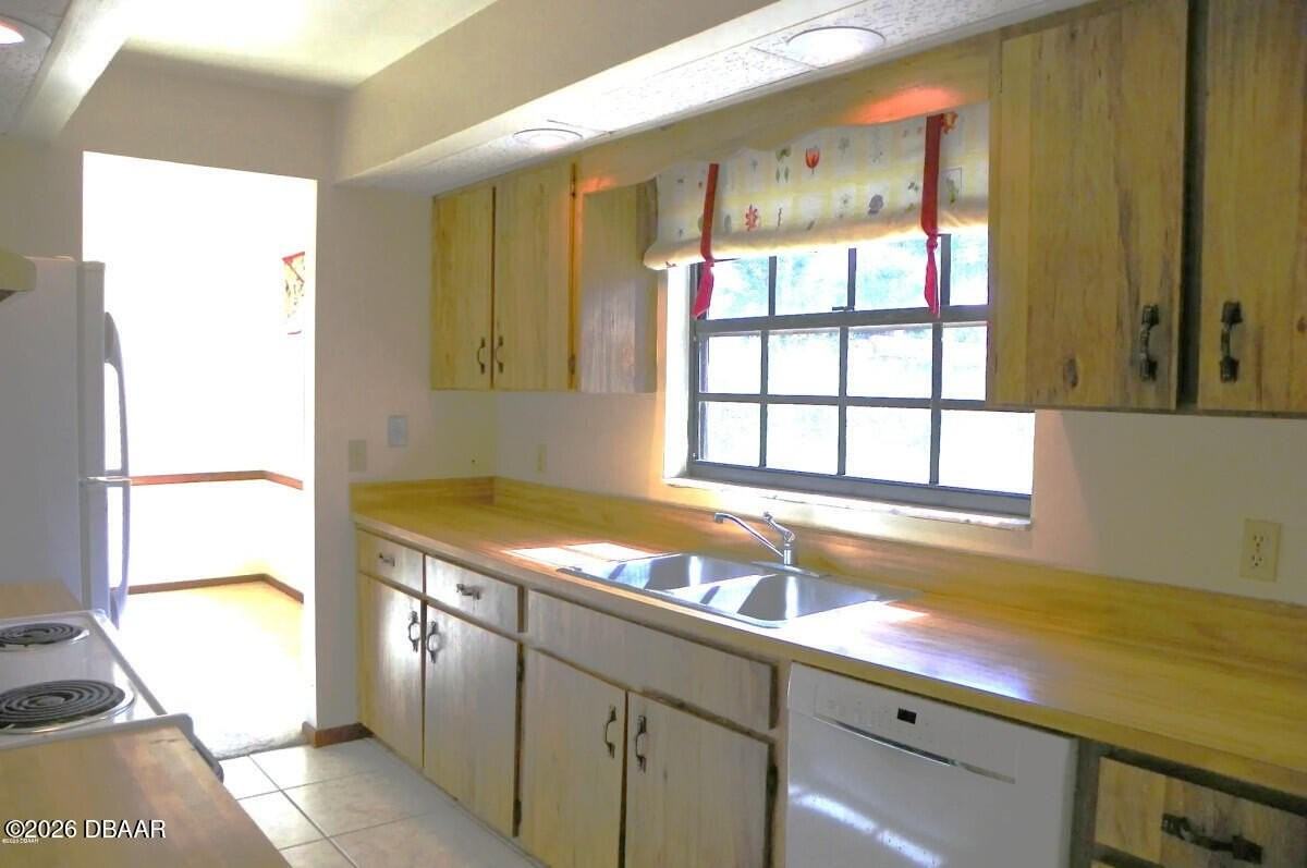 2045 Taylor Rd - Photo 4 of 10
