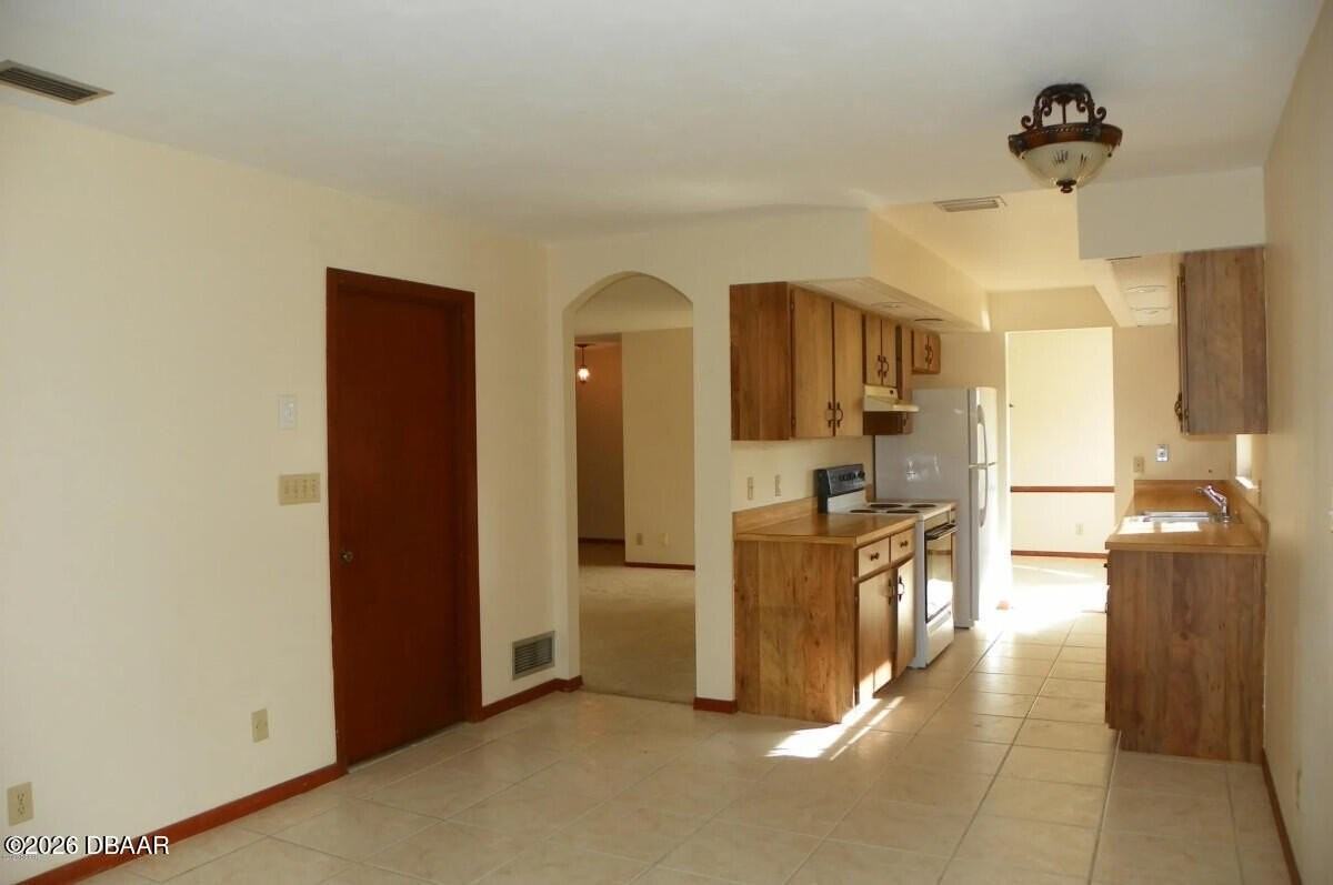 2045 Taylor Rd - Photo 7 of 10