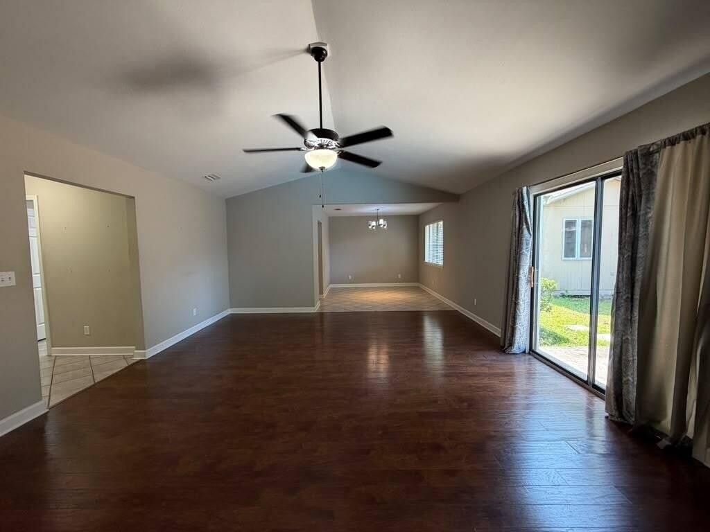289 Honeysuckle Way - Photo 5 of 32