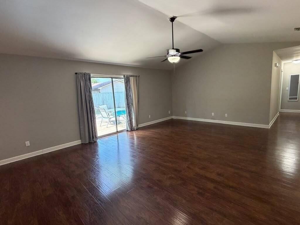 289 Honeysuckle Way - Photo 3 of 32