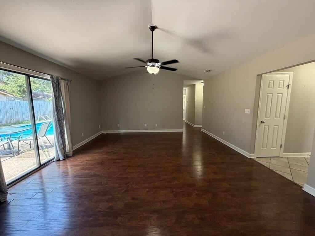 289 Honeysuckle Way - Photo 4 of 32