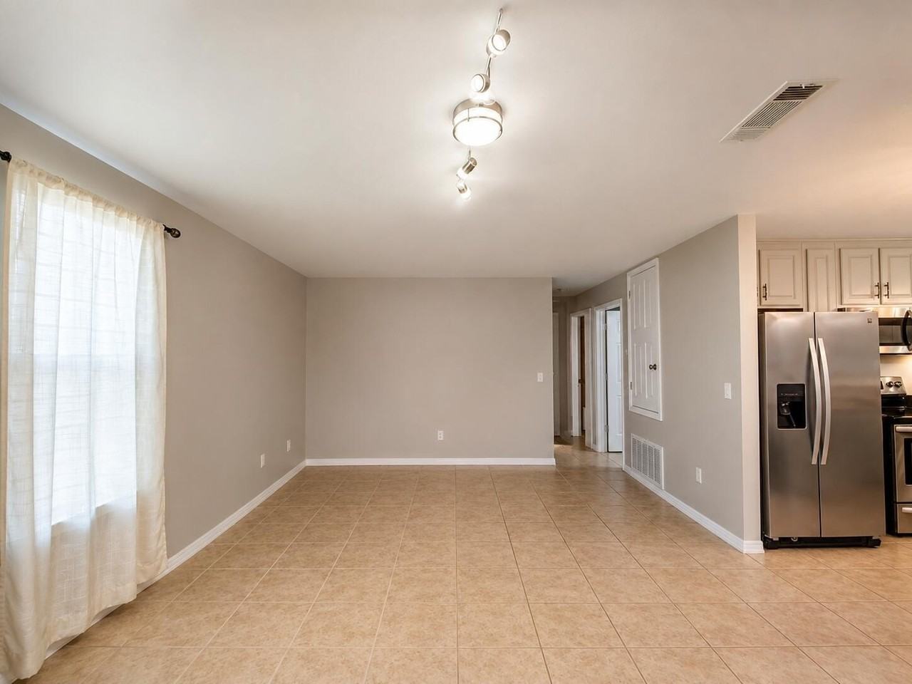 138 Adams St - Photo 5 of 21
