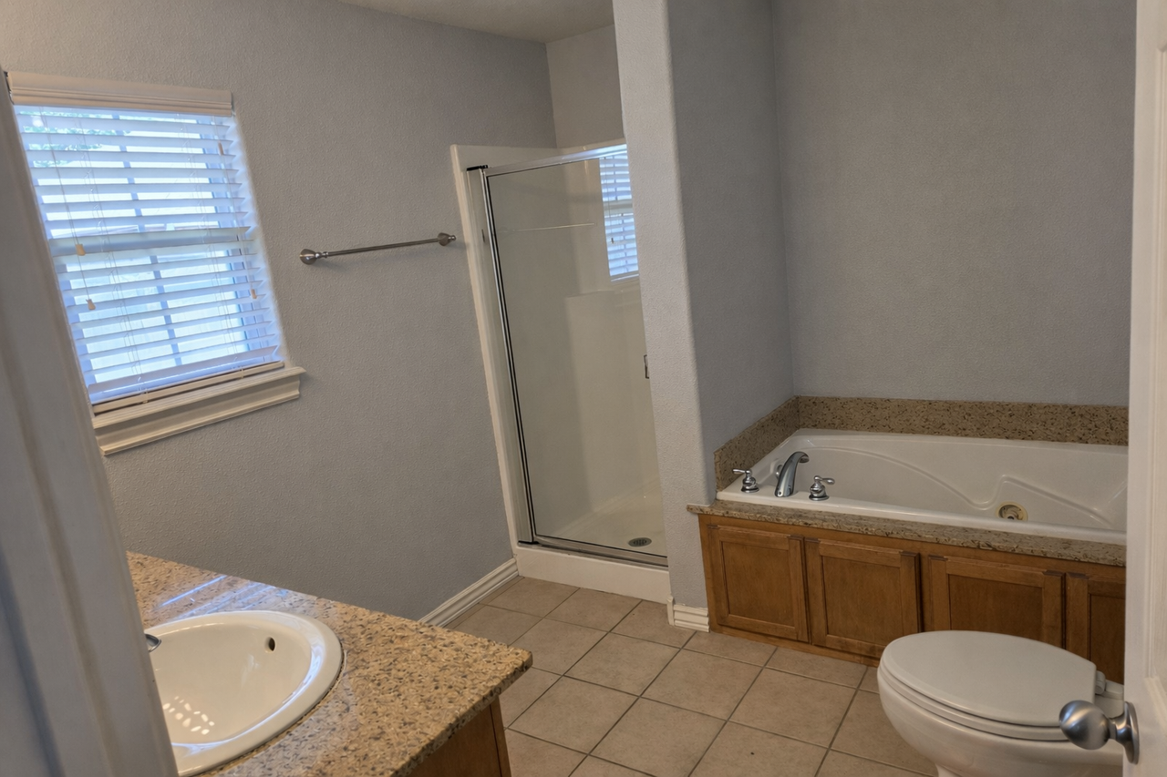 945 Oak Crossing Dr #NA - Photo 2 of 3