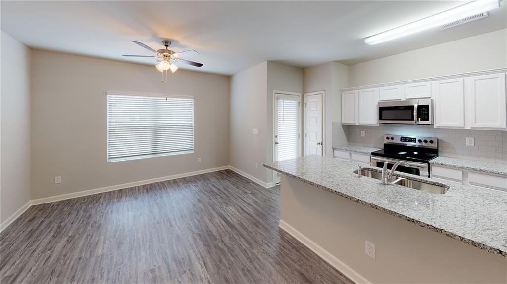 4048 Kingsbrook Blvd - Photo 3 of 34