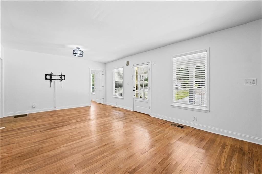 2429 Claude St Nw - Photo 7 of 36