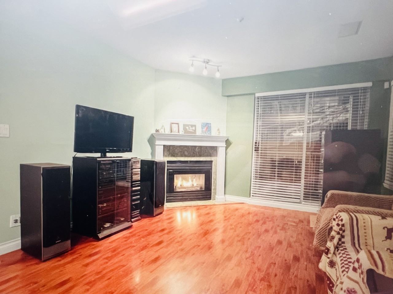 1032 Queens Avenue - Photo 7 of 12