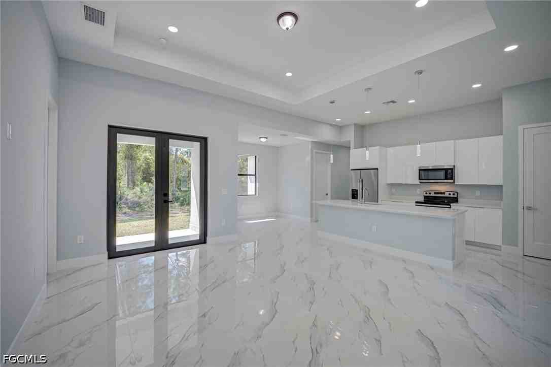 872 Spaulding St E - Photo 6 of 30
