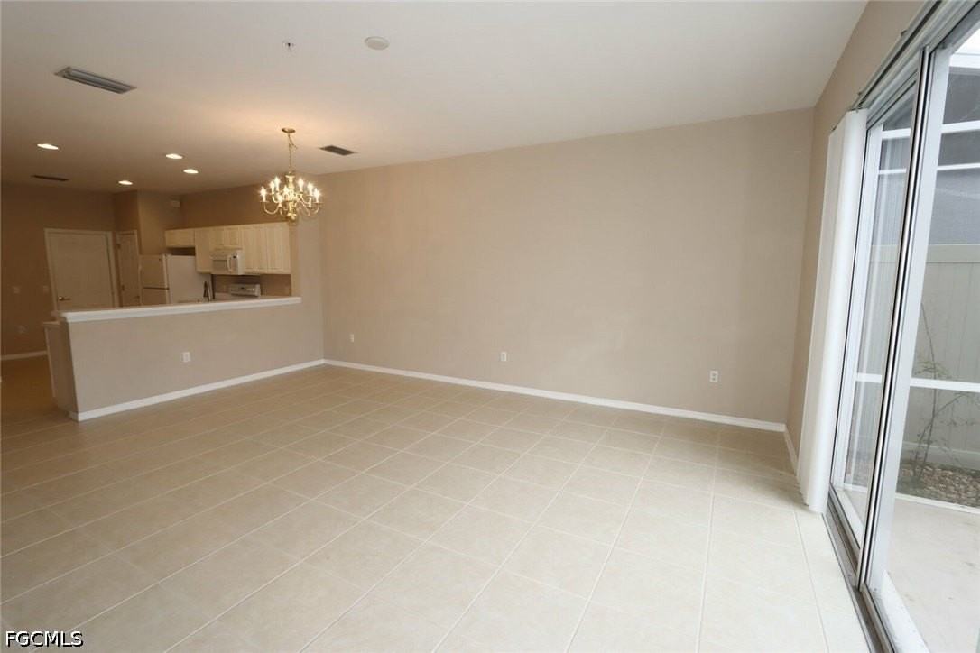 1172 Oxford Ln #27 - Photo 6 of 25