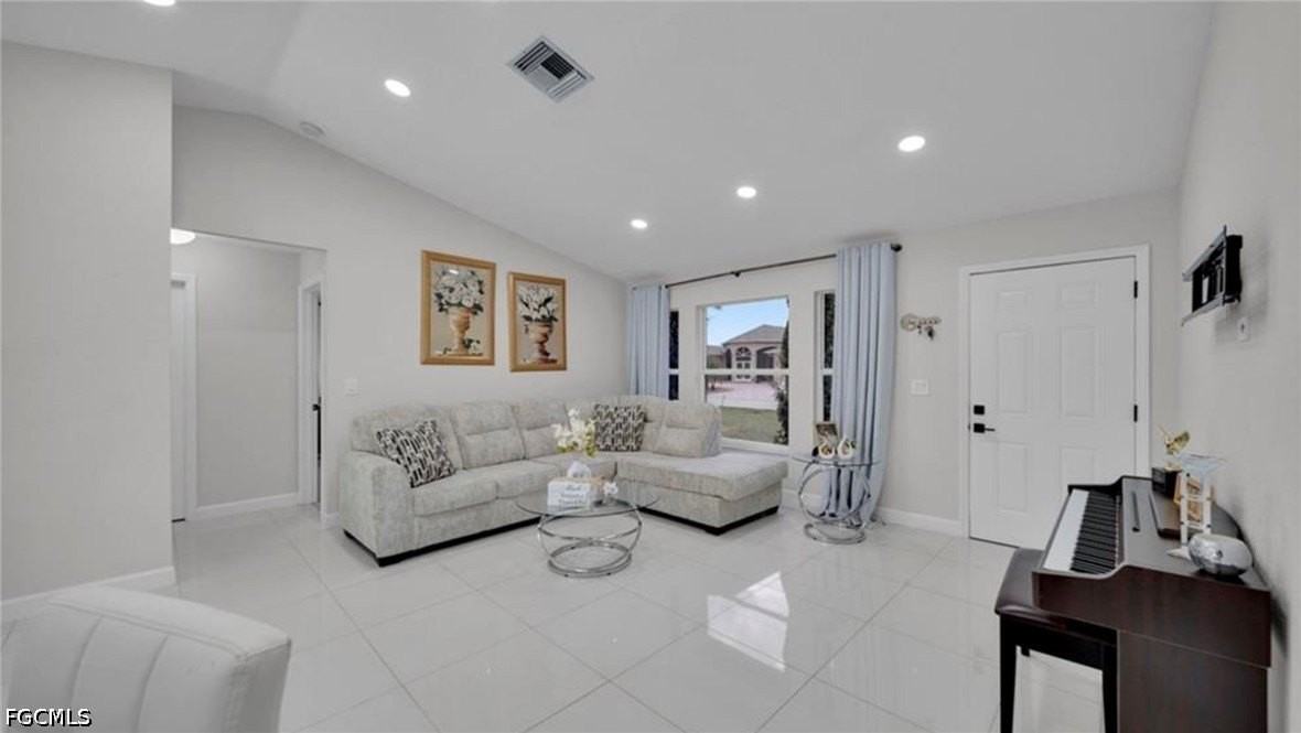 221 Ne 23rd Ave - Photo 6 of 29