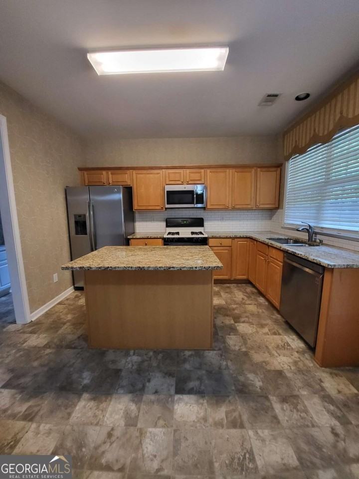 265 Friars Head Dr - Photo 3 of 17