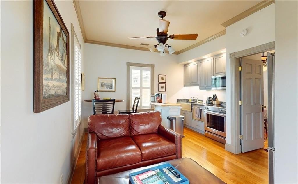 804B Howe St #B - Photo 5 of 18