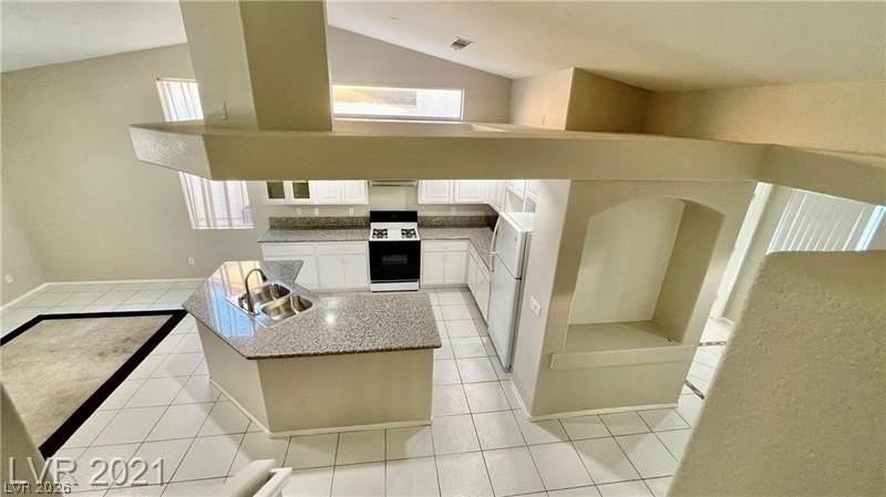9756 Silver Pebble St - Photo 5 of 26