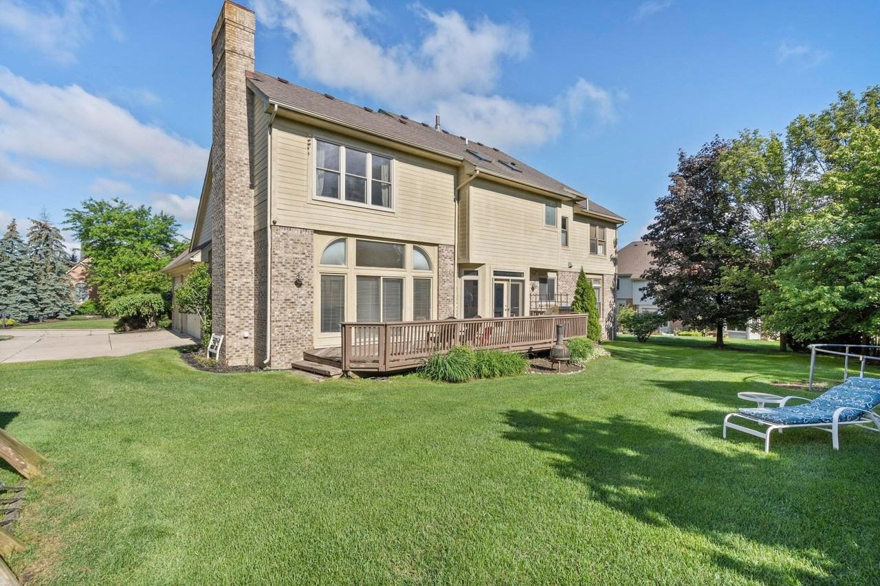 17733 Rolling Woods Cir - Photo 4 of 35
