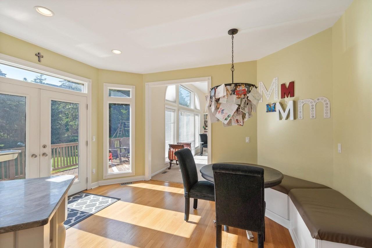 17733 Rolling Woods Cir - Photo 5 of 35