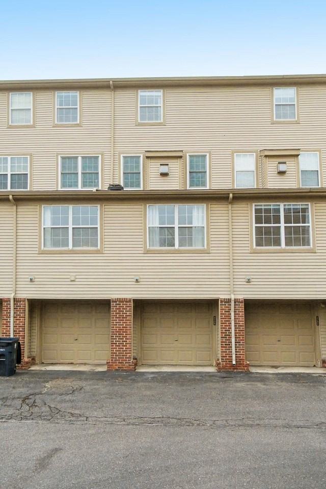 2738 Barclay Way - Photo 5 of 28