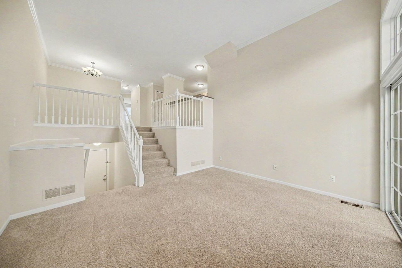 2738 Barclay Way - Photo 6 of 28